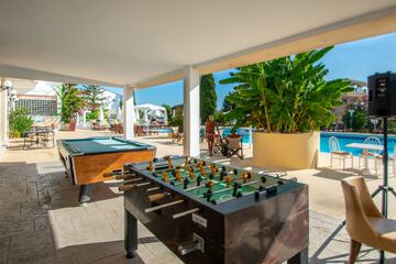 Poolside bar