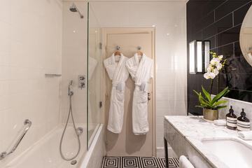 Bathroom shower