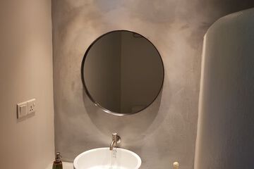 Bathroom sink