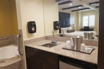 Deep soaking bathtub