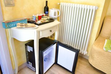 Mini-refrigerator