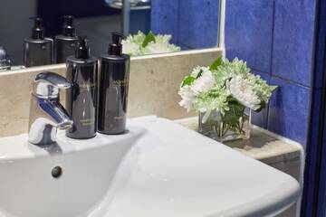 Bathroom amenities