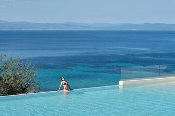 Infinity pool