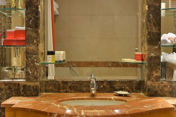 Bathroom sink