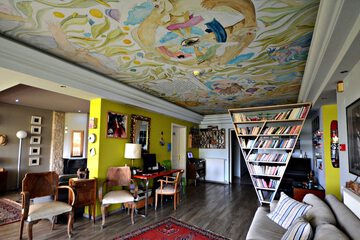 Lobby lounge
