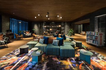 Lobby lounge