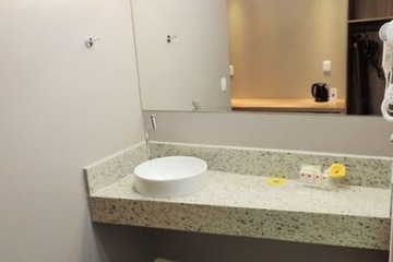 Bathroom sink