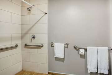 Guest room bath