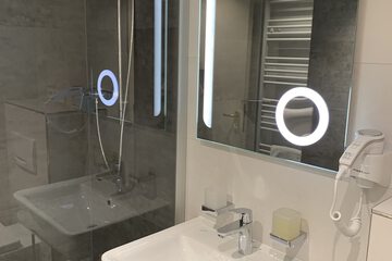 Bathroom sink