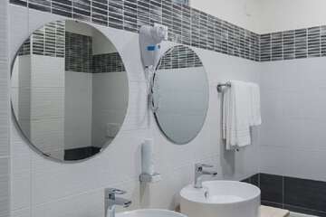 Bathroom sink