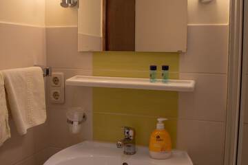 Bathroom sink