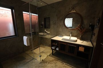 Bathroom shower