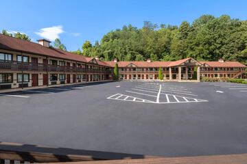 Super 8 by Wyndham Helen