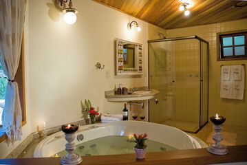 Private spa tub