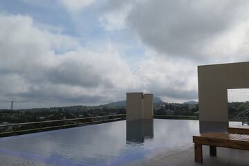 Infinity pool