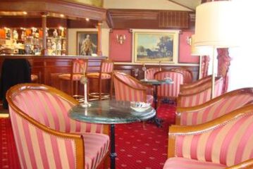 Hotel Bar