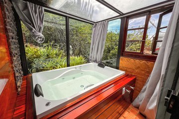 Jetted tub