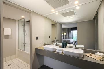 Bathroom shower