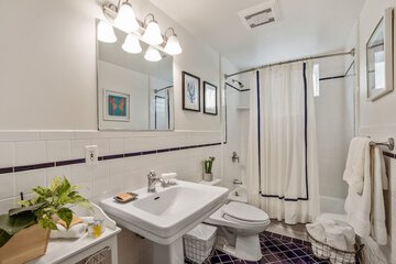 Room 52 of 66