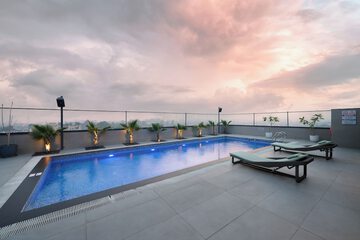 Rooftop pool