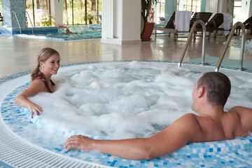 Indoor spa tub