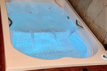 Jetted tub
