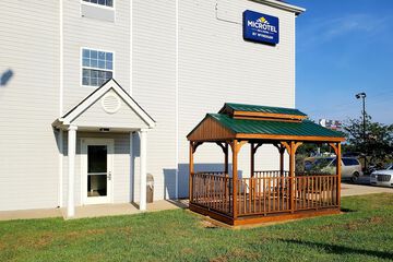 Hotel Exterior 35 of 38