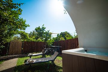 Private spa tub
