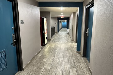 Ballroom/Hall 24 of 25