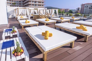Poolside bar