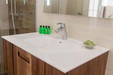 Bathroom sink