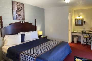 Knights Inn Fairview