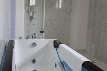 Jetted tub