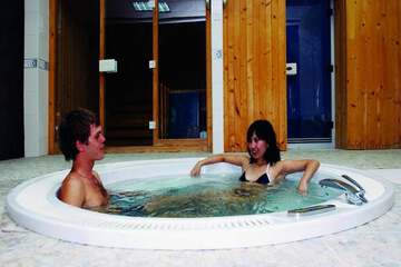 Indoor spa tub