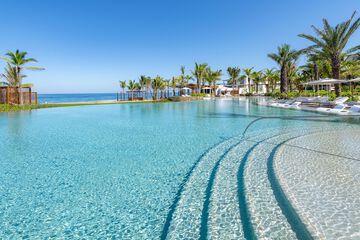 Infinity pool
