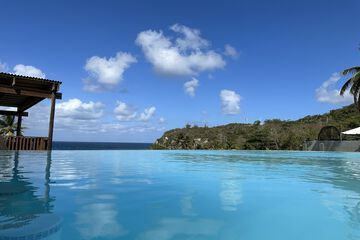 Infinity pool