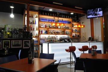 Sports bar