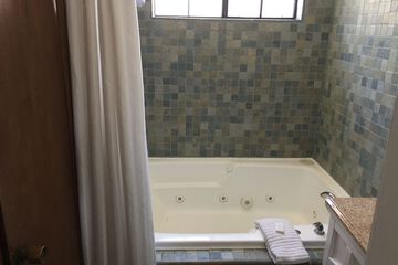 Jetted tub
