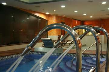 Indoor spa tub