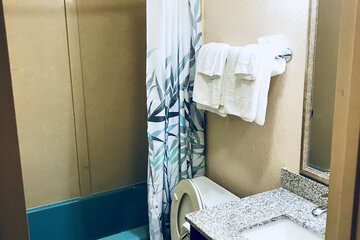 Room 5 of 16