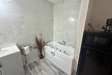 Jetted tub