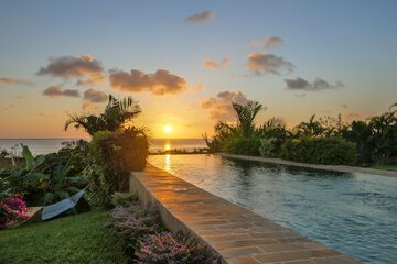 Infinity pool