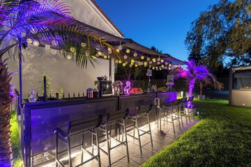Poolside bar