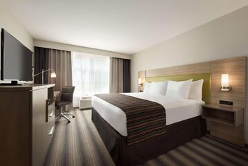 Country Inn & Suites by Radisson Indianola, IA