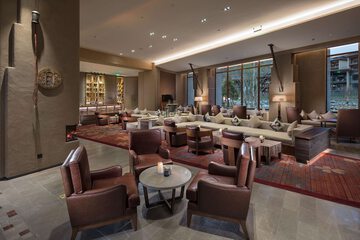 Lobby lounge