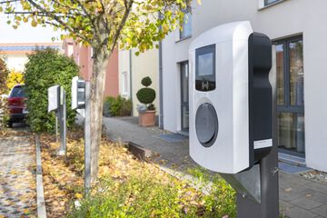 Electric vehicle charging station