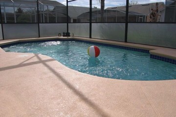 Exercise/lap pool