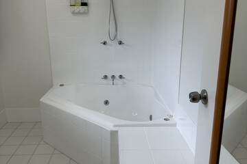 Jetted tub