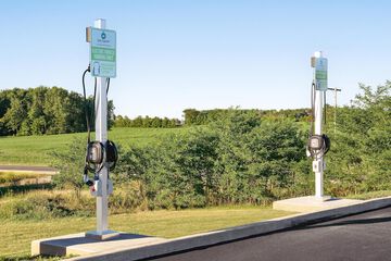 Electric vehicle charging station