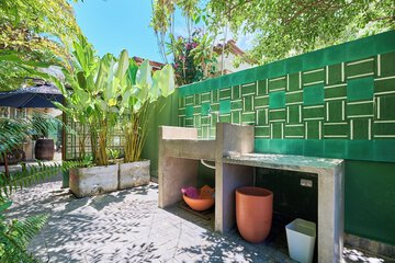 Pet-friendly amenities